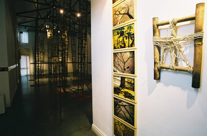 Within the room – Phía trong bức tường – 2005