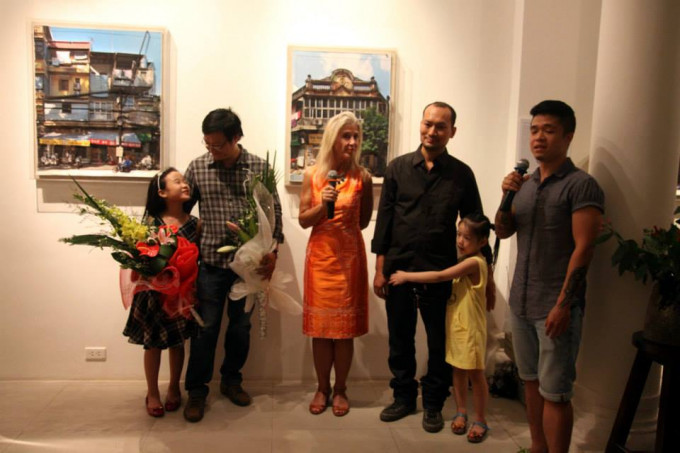 Nha Tay transforms Exhibition at manzi Art Space，Hanoi-2013